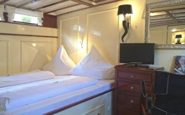 Hotelschiff Nedeva Bremen