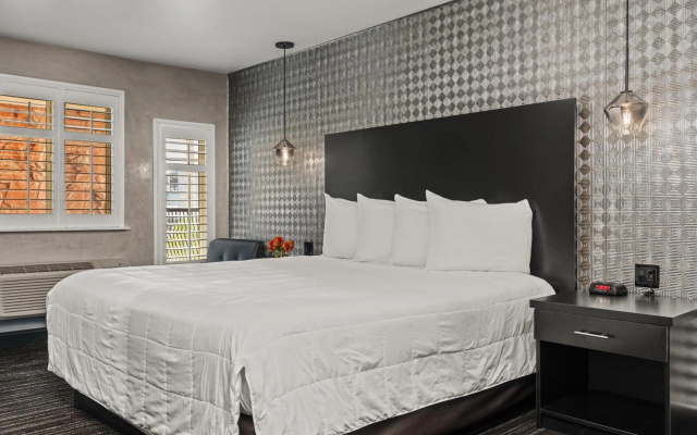 Ellis Island Hotel - Image 4