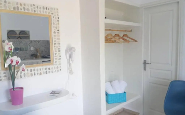 PERIVOLI 4-CHORA(5min away from the center by car)