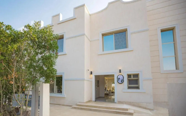 Seven Stays Zayed
