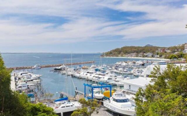 2 'Paradiso', 4 Laman Street - beautiful unit with stunning water views & pool