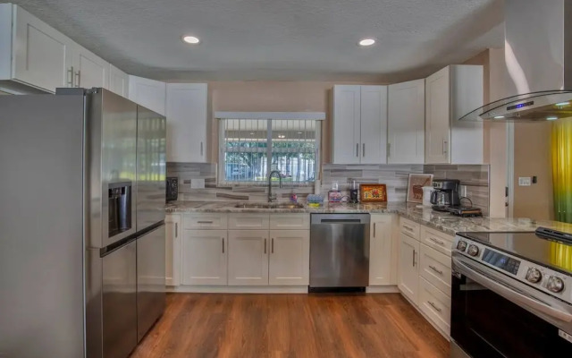 Sunny Escape-heated Pool