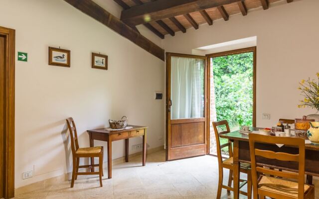 Pleasant Farmhouse in Rapolano Terme With Swimming Pool
