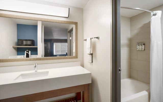 Holiday Inn Express Simi Valley by IHG