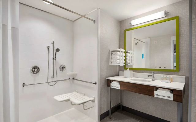 Hampton Inn & Suites by Hilton Kelowna Airport