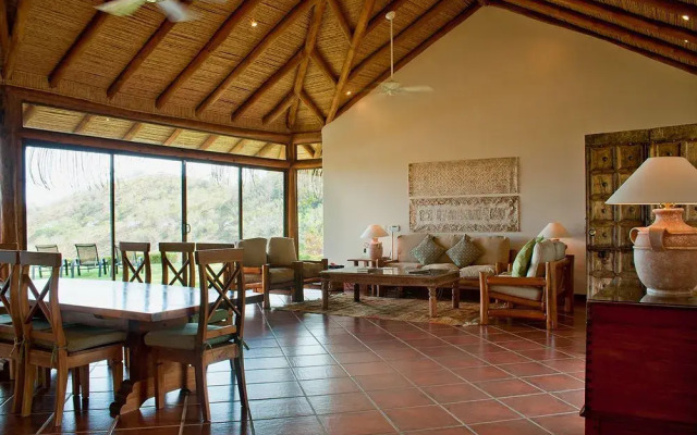 Punta Islita, Autograph Collection