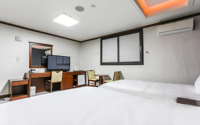 Eastern Hotel