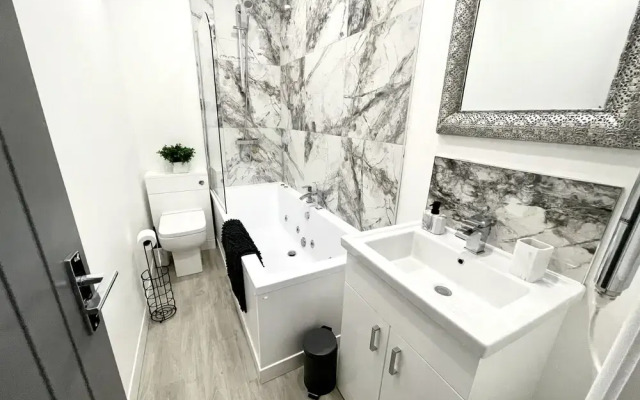 Osborne Luxury Hot Tub and Jacuzzi Suites