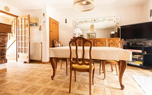 Charming Holiday House Near The Beach