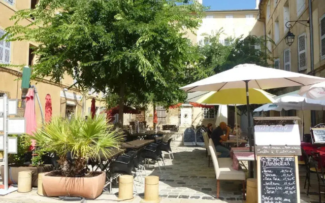 Cozy Vacation House With Pool, Vernegues