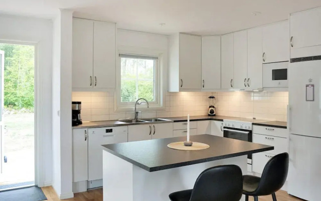 6 Person Holiday Home in Lottorp