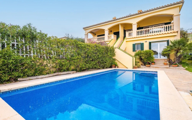 Xilvar in Mallorca With 3 Bedrooms and 2 Bathrooms