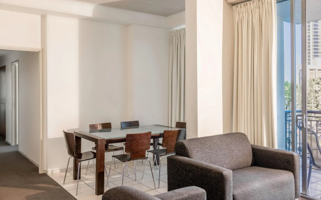 Mantra Towers of Chevron – Guest Rooms – Gold Coast