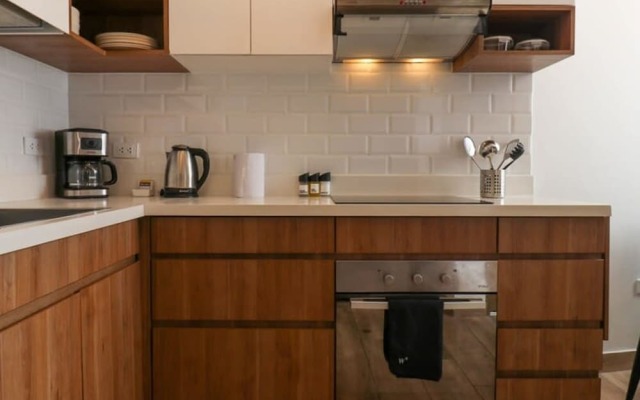 w Amazing 3BR With Balcony in Miraflores