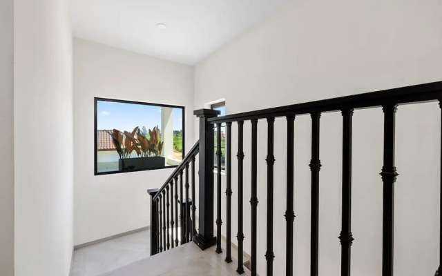 NEW Walk 2 Beach - 5BR Bonusroom w Pool Office