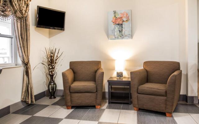 Quality Inn Mauston I-90