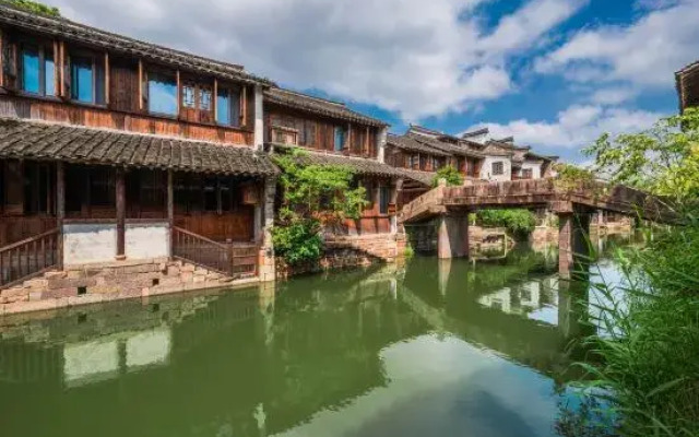 Puyuan fashion ancient town theme inn