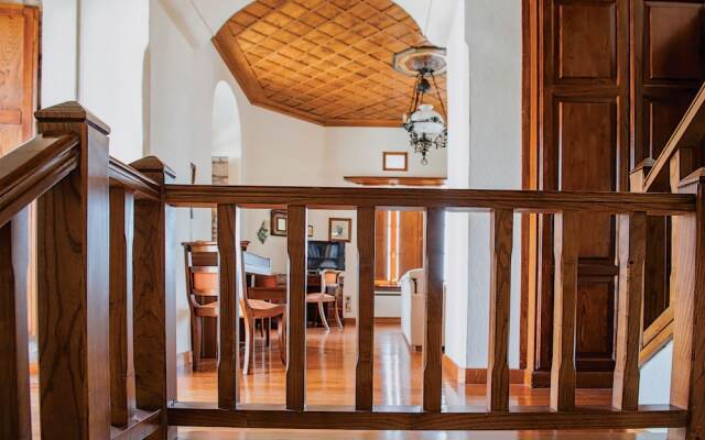 The Fountainhead Historic Chalet by JJ
