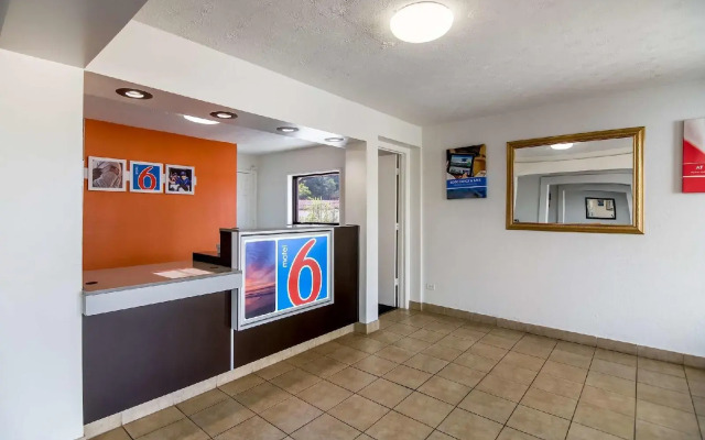 Motel 6 Opelika, AL