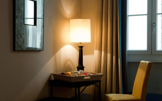 Black 5 Florence Suite