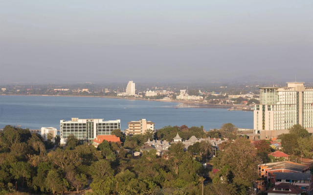 R-Con Wong Amat Suite