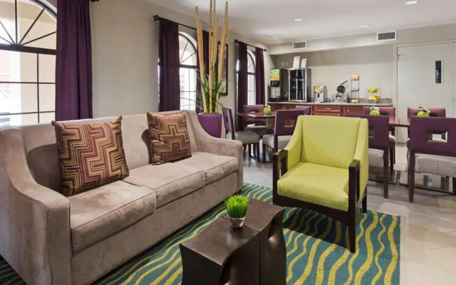 Best Western Deer Park Inn & Suites