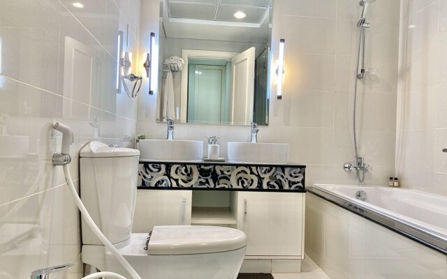 SuperHost - High-rise Chic Apt With Incredible Skyline Views