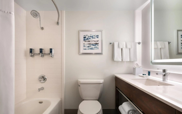 Four Points by Sheraton Hotel & Suites San Francisco Airport