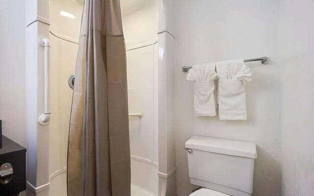 Motel 6 – Lakewood, CO