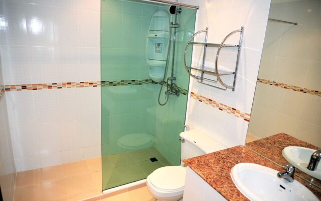 Fantastic 2 bed With Huge Balcony & sea Views