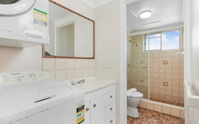 Superb 1 Bedroom Apartment Near the Beach