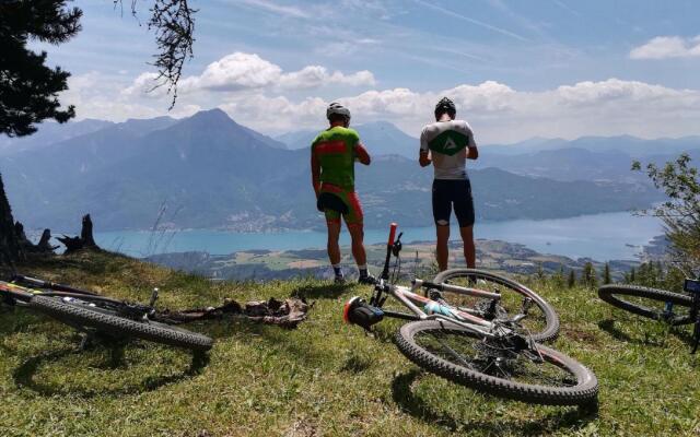 Beautiful Chalet with Terrace, Garden, Barbecue, Parking