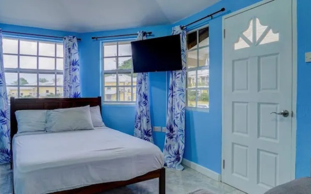 Your quaint home just steps from beach