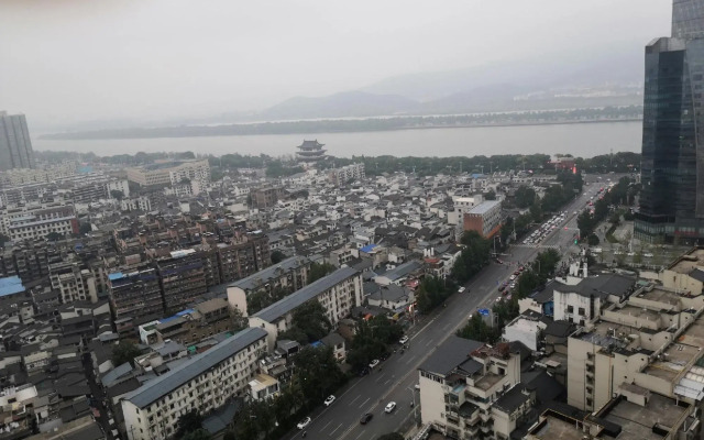 Changsha Post-90 Theme Hotel (Wuyi Square IFS International Financial Center)