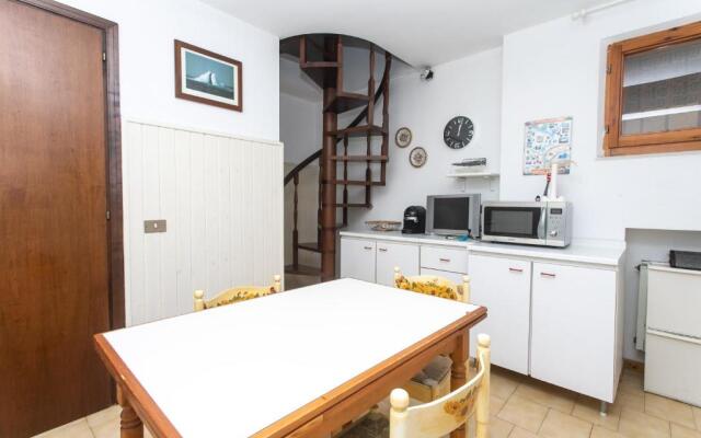 N215 - Numana, trilocale con portico