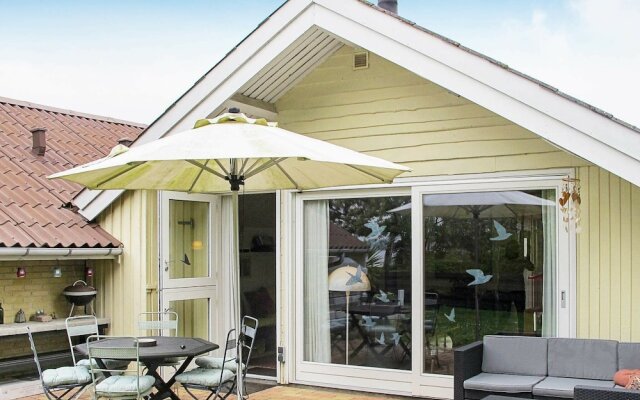 Seaside Holiday Home for 4 in Askeby