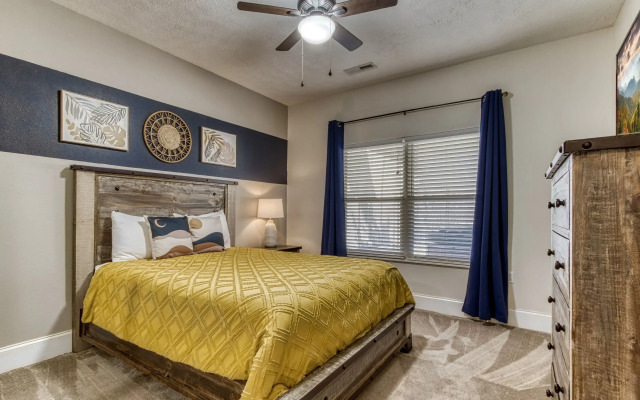 Irresistible Retreat w Pool Hot Tub Arcade