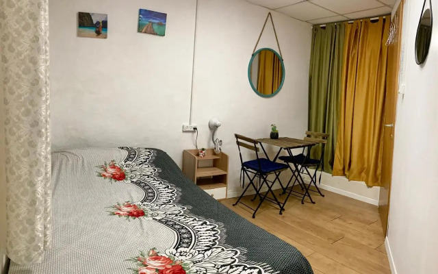 Low-Cost Guesthouse - By The Beach!