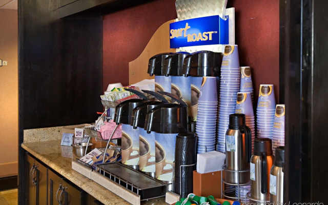 Holiday Inn Express Palm-Desert by IHG