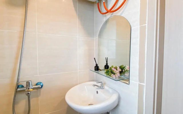 Comfy Stay Studio Room At Meikarta Apartment