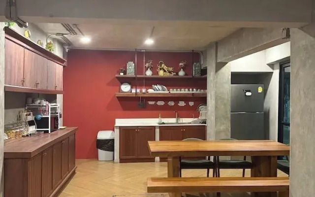 N5 Ratchawong Hostel