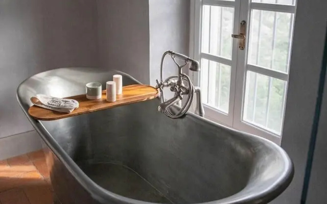 Luxury 6-bed Tuscan Villa Near Lucca and Florence