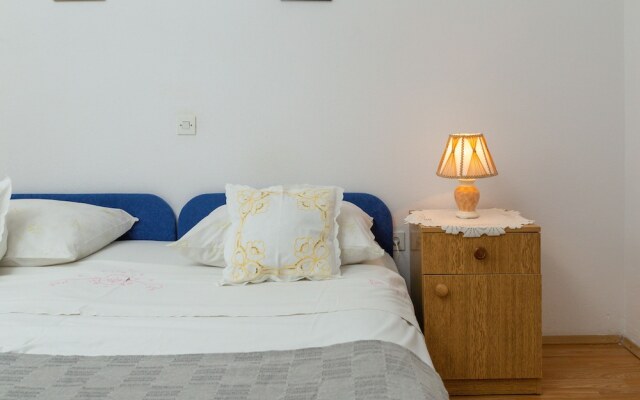 A2 - apt Near Beach w Patio, Parking and Grill