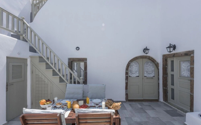 Santorini 180 Degrees