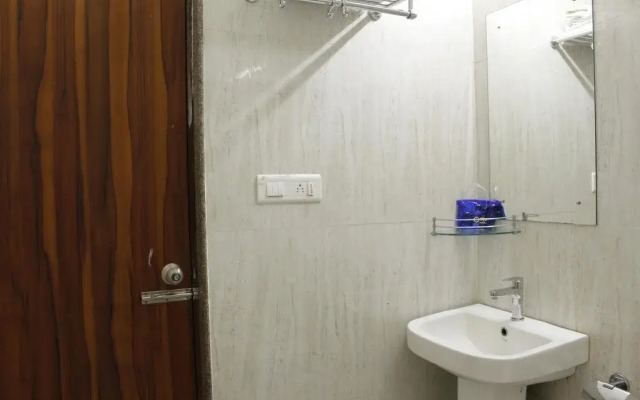 OYO Premium Old Station Road Bhubaneswar 4
