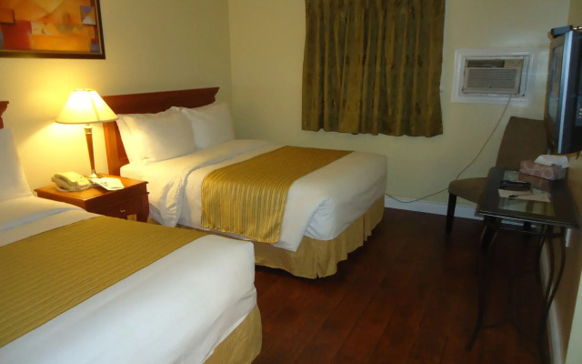 Bayside Inn & Waterfront Suites