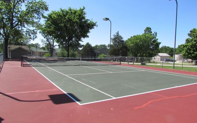 Golden Getaway 2 Bedroom Condo by RedAwning