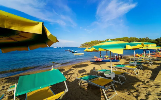 Hotel in Capoliveri with private beach