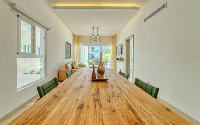 Unique Modern Apartment With Direct Beach Access