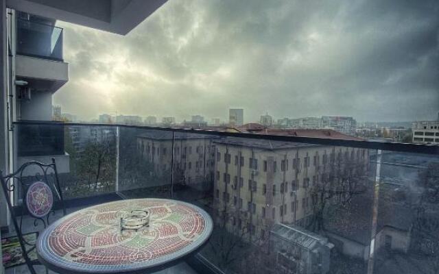 QLoft near Palas Mall by Bassarab